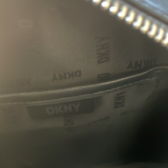 DKNY Gigi Flight Crossbody Bag Color-Black Size- 8 1/2” x 6 1/2” NWT - Picture 6 of 7